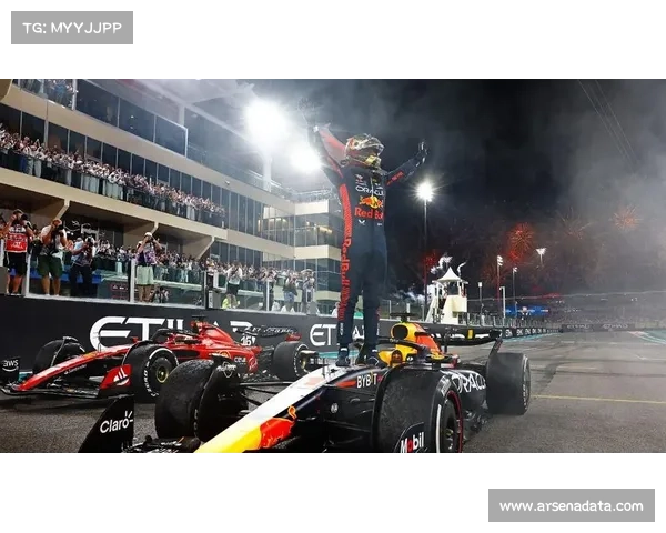 F1阿布扎比大奖赛二练，红牛车队维斯塔潘刷新赛道记录