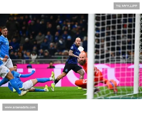 VAR复核取消点球判罚,引发主场球迷不满 VAR复核取消点球判罚,引发主场球迷不满